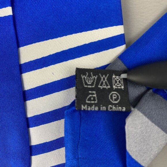 Milwaukee Art Museum Blue Calatrava Brise Soleil Silk Tie by Sierra Korthof - Picture 5 of 8